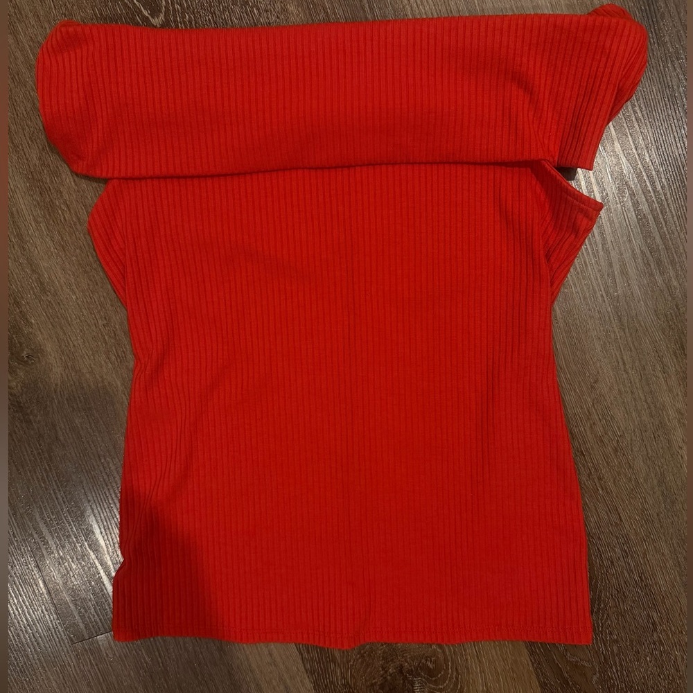 Off-Shoulder Ribbed Red Tube Top - Picture 2 of 2